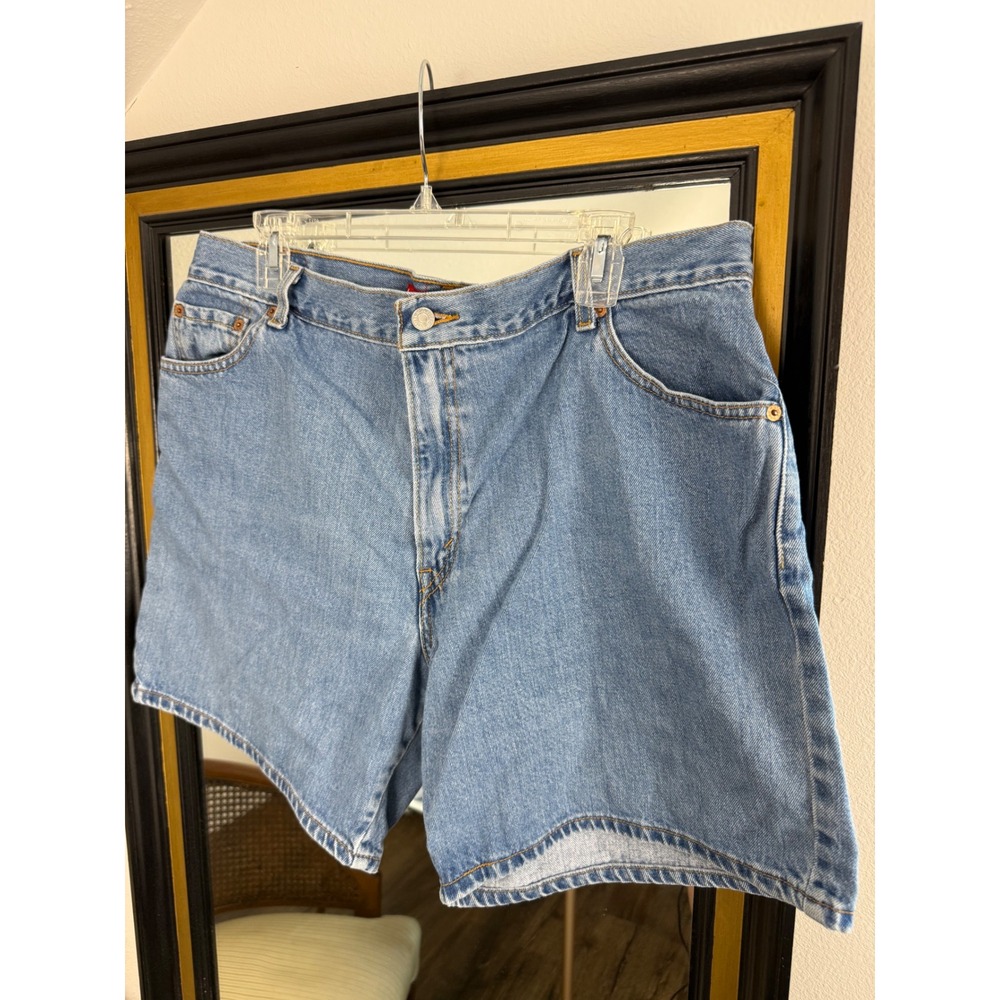 Levis Classic Fit Denim Shorts Womens 18 MIS Medium Wash Blue Cotton Jean Shorts